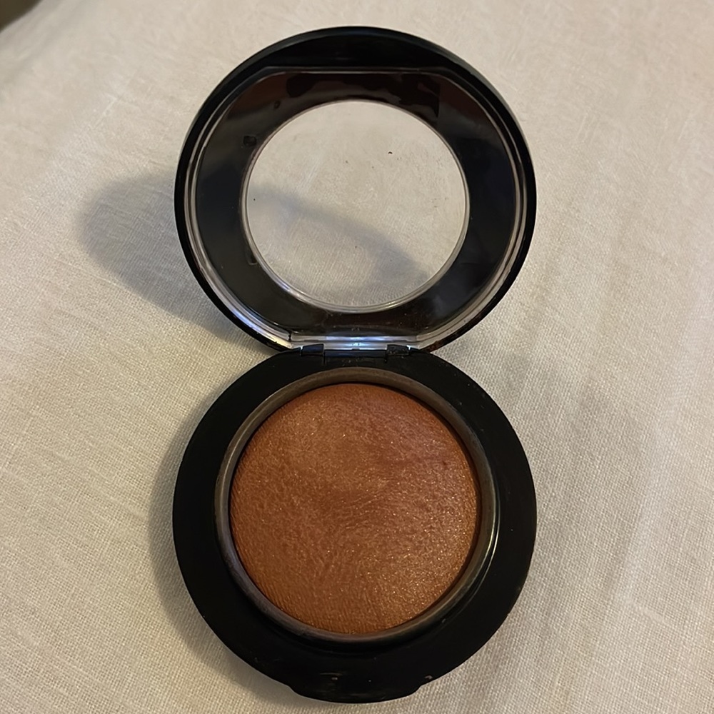 MAC Cosmetics - Picture 3 of 5